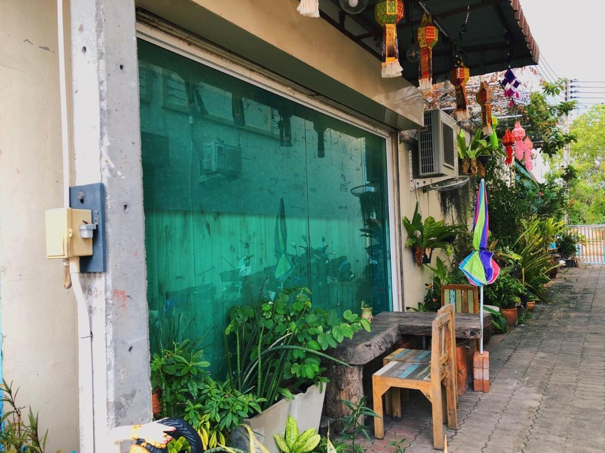 Aekkalukthai Hostel Rayong Exterior photo