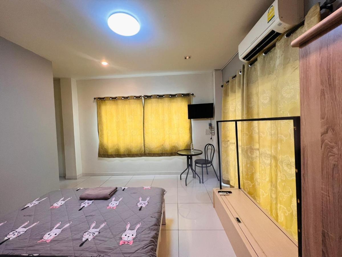 Aekkalukthai Hostel Rayong Exterior photo